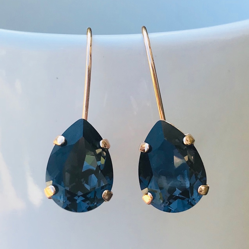 Swarovski teardrop graphite drop earrings!!